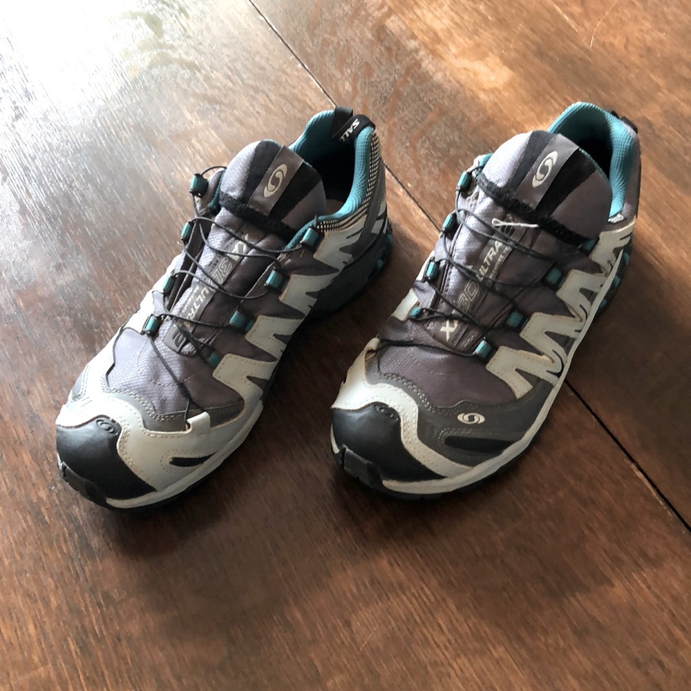 Salomon 8.5 hiking shoe